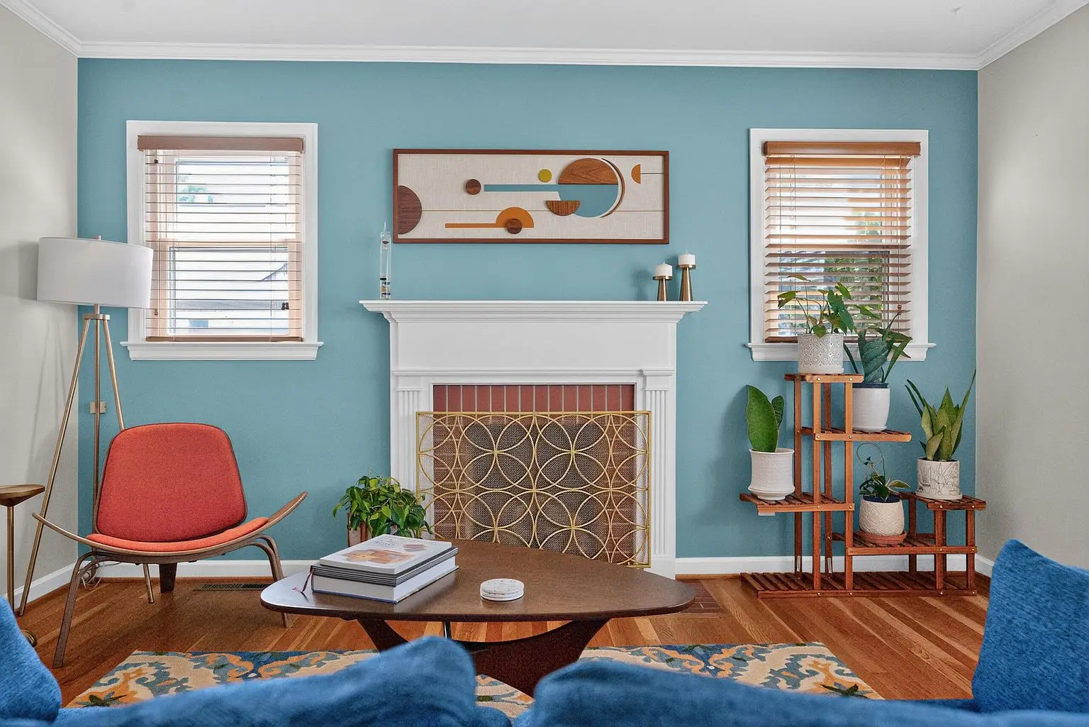 Living room — photo 4 of 48