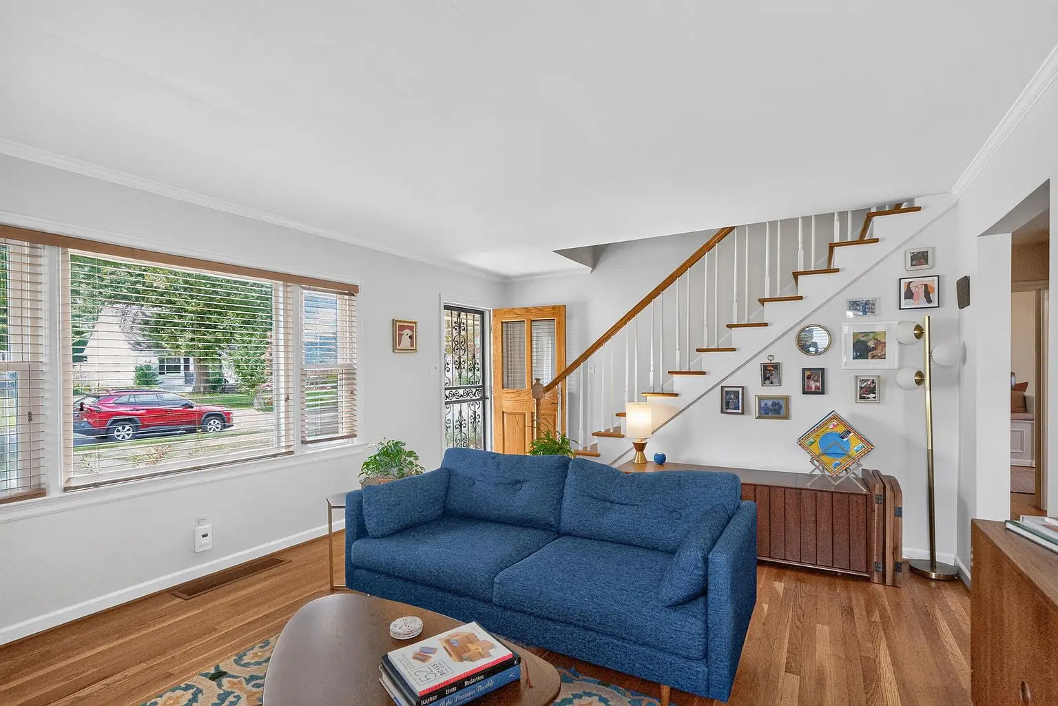 Living room — photo 5 of 48