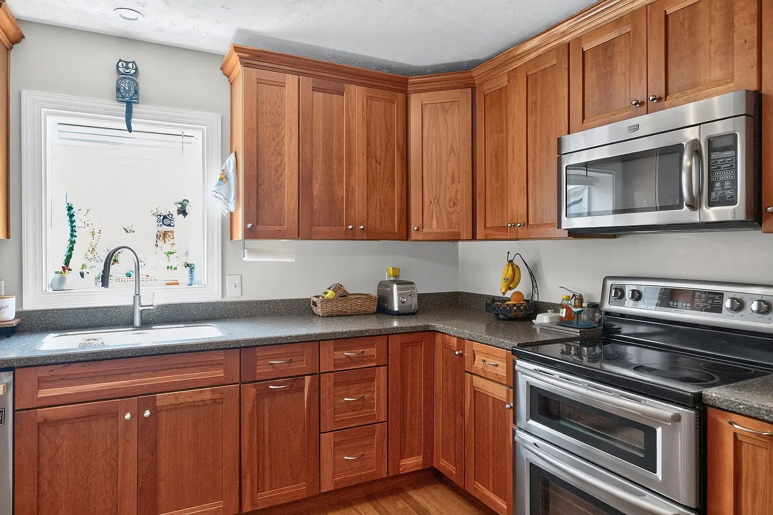 Kitchen — photo 8 of 48