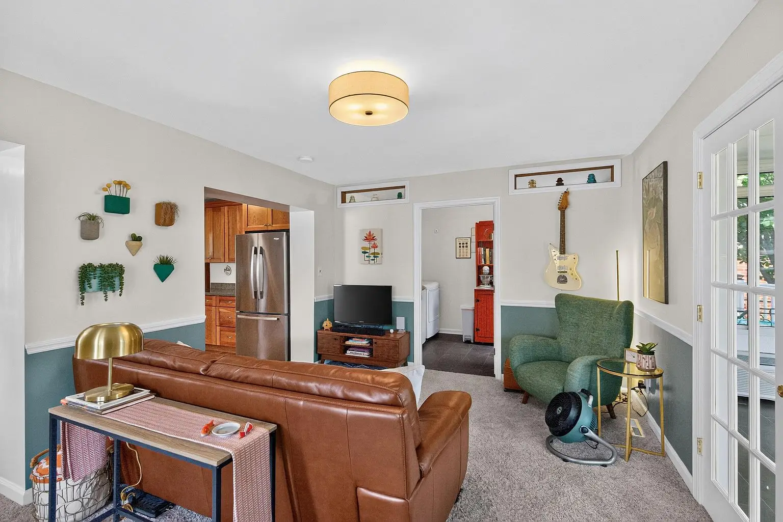 Kitchen & dining — photo 10 of 48
