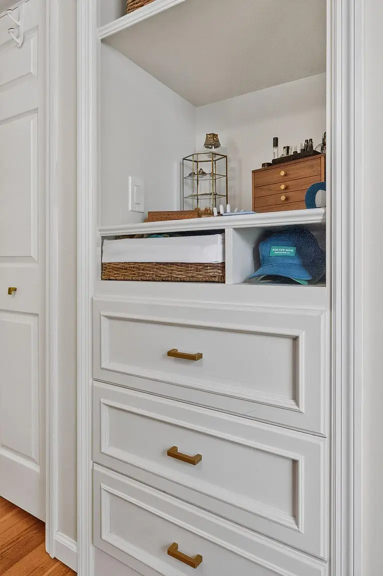 Built-in storage — photo 20 of 48