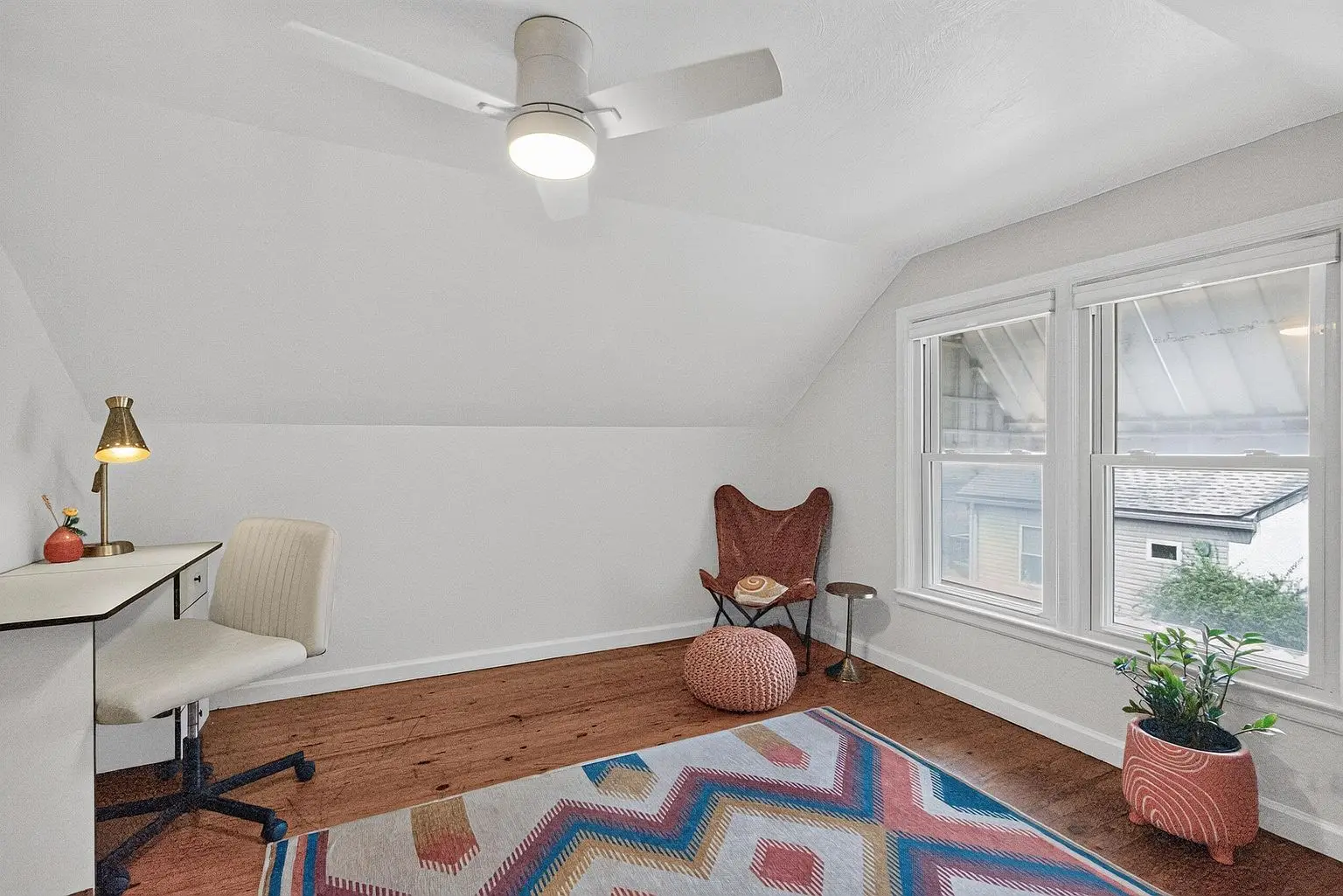 Upstairs bedroom — photo 26 of 48