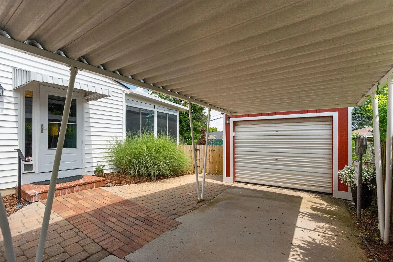 Carport & driveway — photo 46 of 48