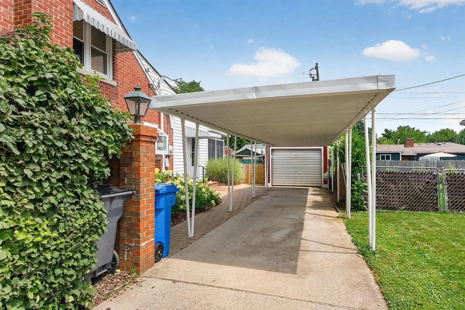 Carport & driveway — photo 47 of 48